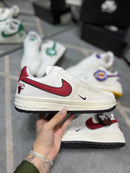 AF1 NBA Branco/vermelho + Saquinho personalizado + 2 Pares de cadarços - Lançamento