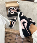 AJ1 Low Preto/rosa - Lançamento