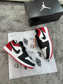 AJ1 Low Branco/preto/vermelho - Lançamento