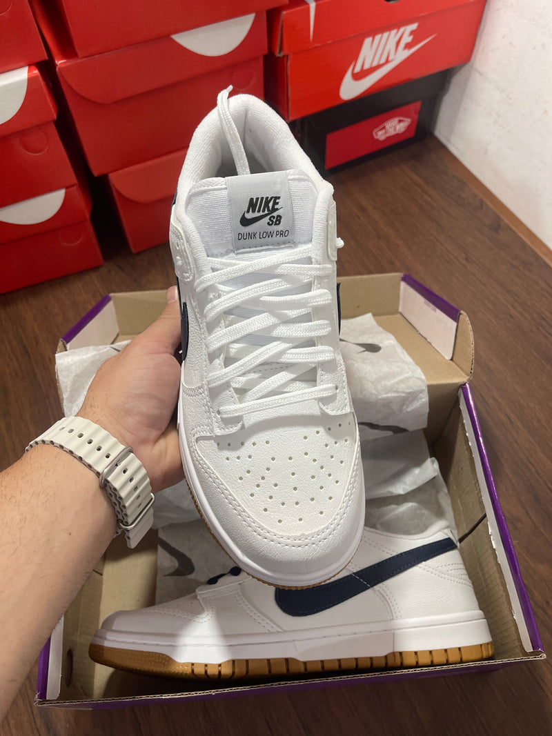 Dunk Low Branco/azul marinho - Lançamento