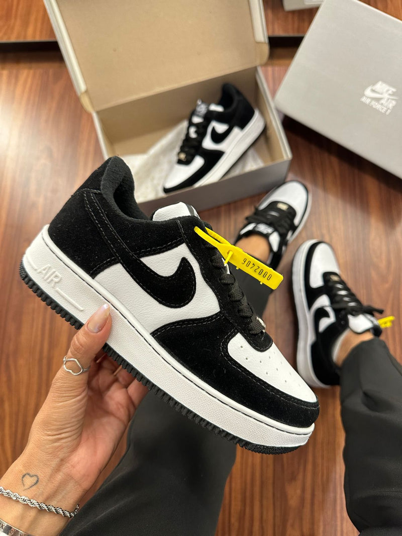 AF1 Camurça Black/white - Lançamento