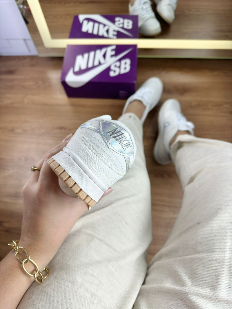 Dunk Low Branco/prata/caramelo - Lançamento