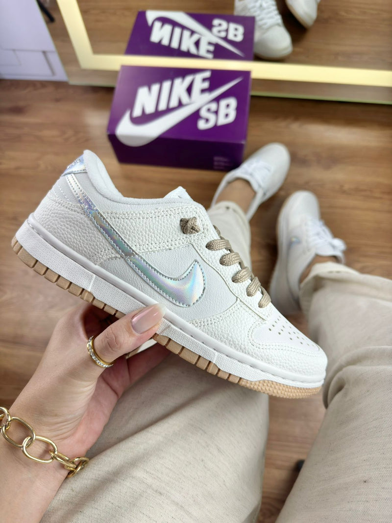 Dunk Low Branco/prata/caramelo - Lançamento