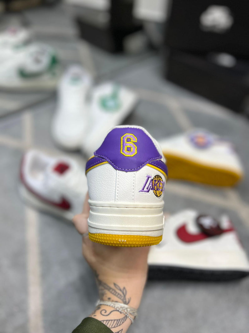 AF1 NBA Branco/roxo + Saquinho personalizado + 2 Pares de cadarços - Lançamento