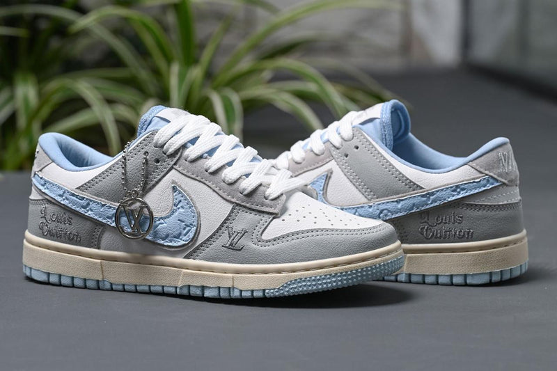 Dunk Low LV Gelo/azul + Chaveiro LV - Lançamento