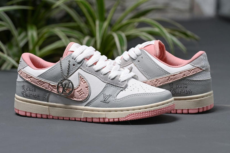 Dunk Low LV Gelo/flamingo + Chaveiro LV - Lançamento