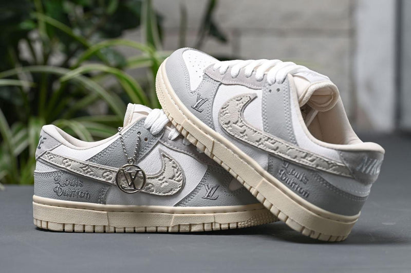 Dunk Low LV Gelo/natural + Chaveiro LV - Lançamento