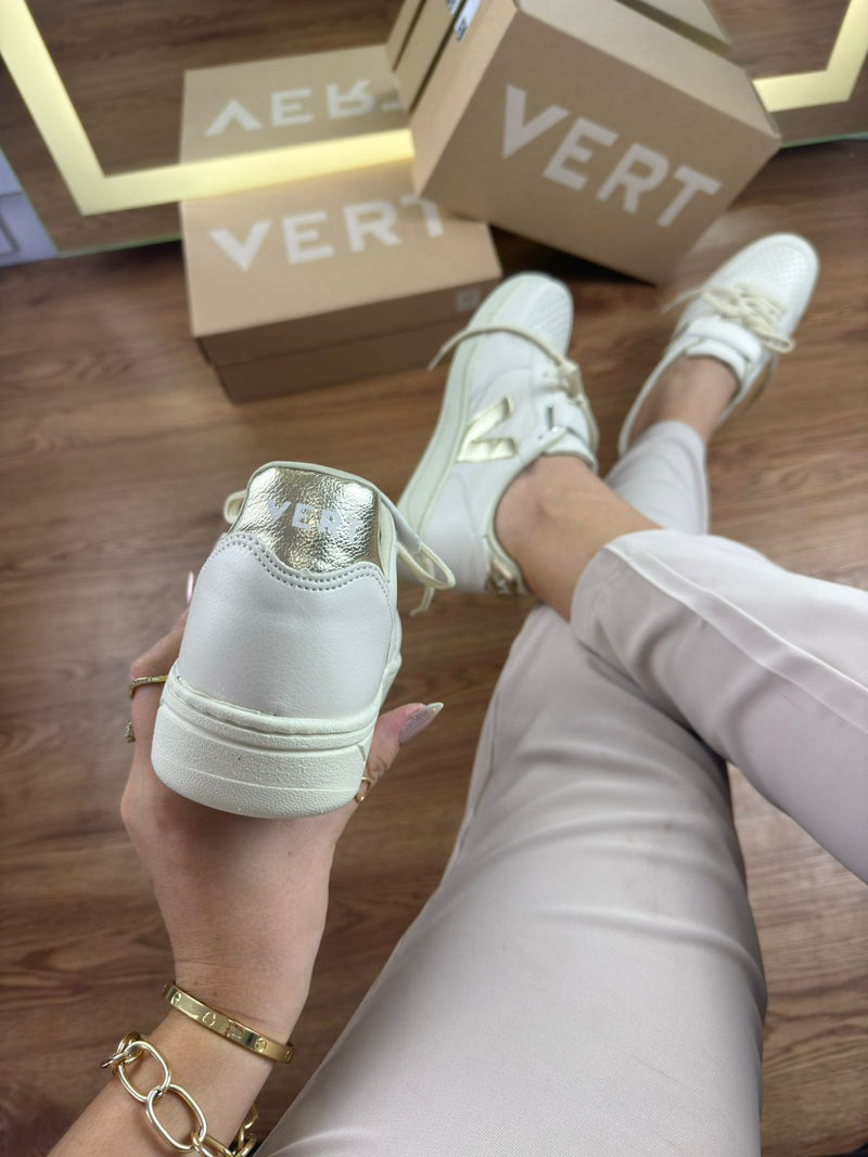 Vert V12 Off-white/dourado - Lançamento