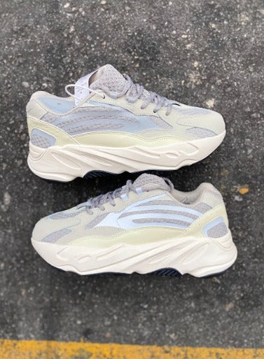 Adidas Yeezy 700 Cinza/creme Importado - Lançamento